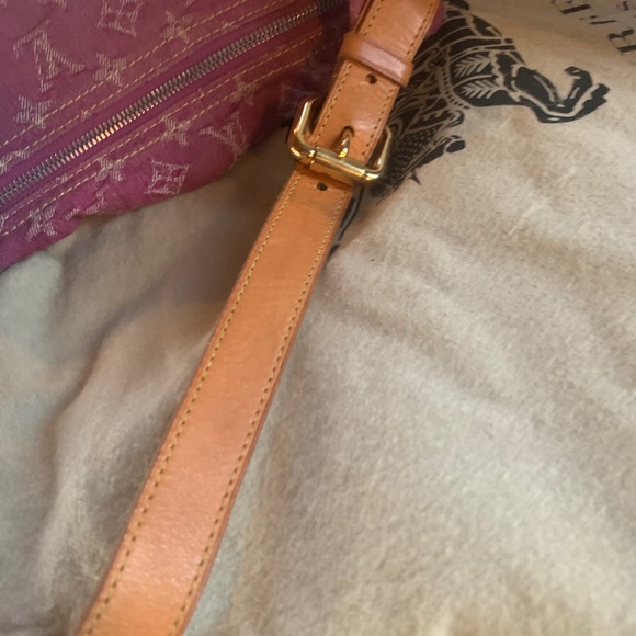 Hi! Welcome to my closet! - Picture 4 of 4